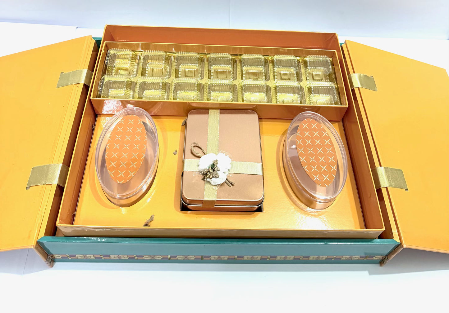 Pop-Up Gift Box in Orange & Olive